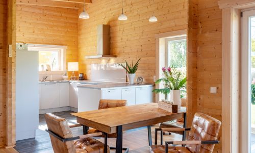 LeonWood-Blockhaus_Flatwood_Green_130_2212SK_10_gemuetlich_speisen_RGB