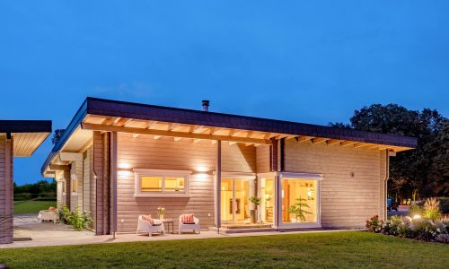 LeonWood-Blockhaus_Flatwood_Green_130_2212SK_14_Abendstimmung_RGB