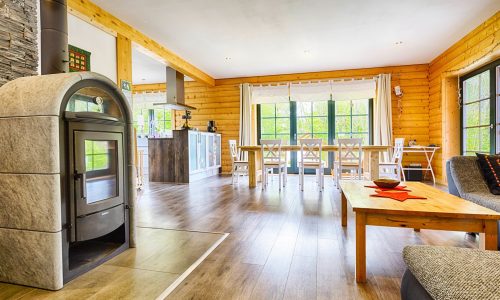 LeonWood_Blockhaus_Finnari_2002K_04_Wohnen_Essen_rgb