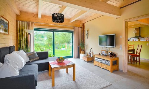Leonwood_Blockhaus_Alpina-One_1713HH_07_Wohnzimmer_rgb